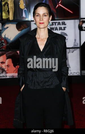 LOS ANGELES, Ca, USA - 09 Dezember: Carrie-Anne Moss bei der Weltpremiere von Disney Bilder und Lucasfilm's Star Wars: Der letzte Jedi' im Shrine Auditorium statt am 9. Dezember 2017 in Los Angeles, Kalifornien, USA. (Foto von Xavier Collin/Image Press Agency) Stockfoto