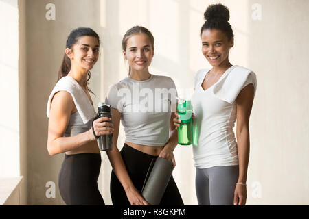Präfekt schlanke attraktive Frauen Ausruhen nach Workout Stockfoto