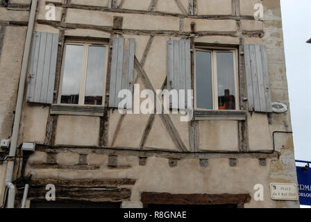 Eine der mittelalterlichen Fachwerkhäusern entlang der östlichen Ufer des Flusses Agout, begann als Häuser des 14. Jahrhunderts Gerber, Färber und 'Peyra Stockfoto