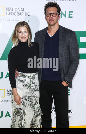 HOLLYWOOD, Los Angeles, CA, USA - Oktober 09: Ali Larter, Hayes MacArthur am Los Angeles Premiere von National Geographic Dokumentarfilm 'Jane' in der Hollywood Bowl, die am 9. Oktober 2017 in Hollywood, Los Angeles, Kalifornien, USA. (Foto von Xavier Collin/Image Press Agency) Stockfoto