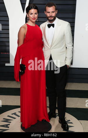 BEVERLY HILLS, Los Angeles, CA, USA - 26. Februar: Amelia Warner, Jamie Dornan kommt an der 2017 Vanity Fair Oscar Party im Wallis Annenberg Center für Darstellende Künste am 26. Februar 2017 in Beverly Hills, Los Angeles, Kalifornien, USA. (Foto von Xavier Collin/Image Press Agency) Stockfoto