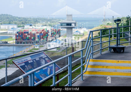 Typische Aussicht vom Balkon des Panamakanals Espansion Besucherzentrum Stockfoto