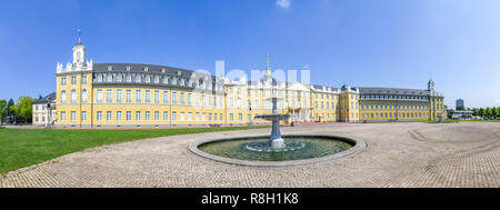 Schloss, Karlsruhe, Deutschland Stockfoto