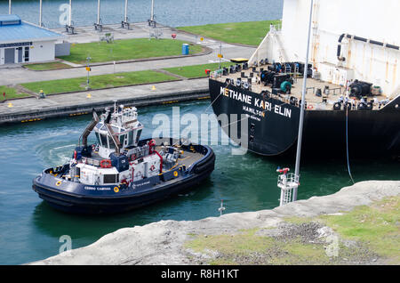 Tugboat an der Panama Canal Espansion Visitor Center arbeiten Stockfoto