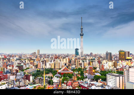 Tokio, Japan Skyline von Asakusa in der Dämmerung. Stockfoto