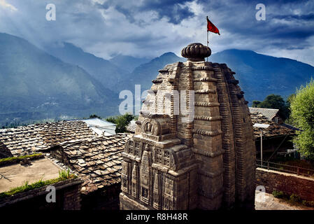 Traditionelle Landschaft Gauri Shankar Tempel in Naggar. Himachal Pradesh, im Norden von Indien. Stockfoto