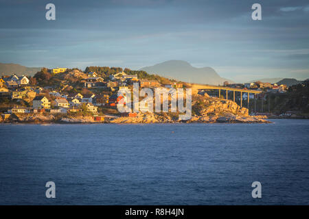 Einfahrt nach Kristiansund, Nordwegen Stockfoto