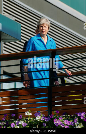 Der britische Premierminister Teresa kann während der Wimbledon Championships 2018 Stockfoto