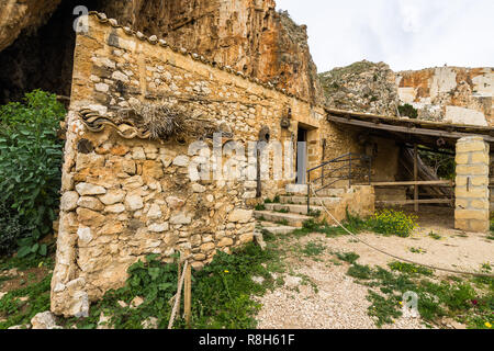 Open-air Museum von Mangiapane Höhle oder "Grotta Mangiapane", eine antike Siedlung seit dem Jungpaläolithikum, Custonaci, Sizilien, Italien bewohnt Stockfoto