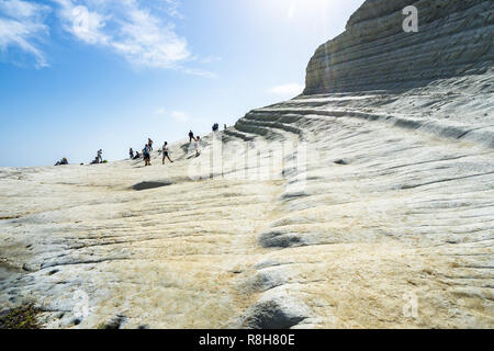 Nahaufnahme der Marl, ein Sedimentgestein mit einem charakteristischen weißen Farbe bilden die Scala dei Turchi. Realmonte, Agrigento, Sizilien, Italien Stockfoto