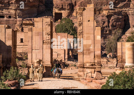 Triumphbogens Temenostor, Petra, Jordanien, Asien | Triumphbogen Temenos Tor, Petra, Jordanien, Asien Stockfoto