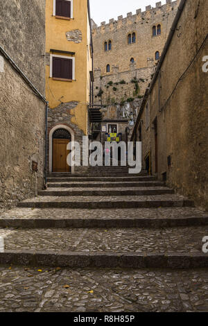 Treppe zum Eingang von Caccamo mittelalterliche Burg, Sizilien, Palermo Provinz, Italien Stockfoto