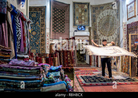 Teppich Shop, in Taki Zargaron Basar, Buchara, Usbekistan Stockfoto