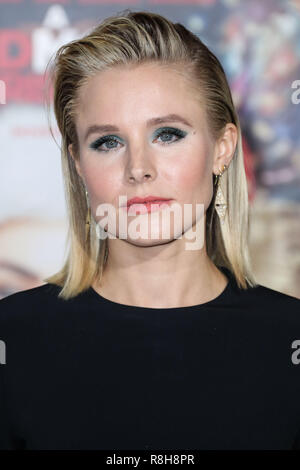WESTWOOD, Los Angeles, CA, USA - 30. Oktober: Schauspielerin Kristen Bell das Tragen eines Michael Kors Collection Kleid mit Jennifer Meyer Juwelen kommt an der Los Angeles Premiere des STX Unterhaltung' eine schlechte Mütter Weihnachten' im Regency Dorf Theater am 30. Oktober 2017 in Westwood, Los Angeles, Kalifornien, USA. (Foto von Xavier Collin/Image Press Agency) Stockfoto
