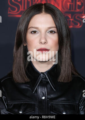 WESTWOOD, Los Angeles, CA, USA - 26. Oktober: Schauspielerin Millie Bobby Brown Tragen eines Calvin Klein Kleid kommt an der Los Angeles Premiere der von Netflix tranger Dinge" 2 Saison im Westwood Village Theater am 26. Oktober 2017 in Westwood, Los Angeles, Kalifornien, Vereinigte Staaten. (Foto von Xavier Collin/Image Press Agency) Stockfoto