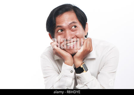 Foto Bild Portrait einer Lustig junge asiatische Geschäftsmann sah glücklich und lächelnd, während an etwas denken, das Porträt über weiße schließen Stockfoto