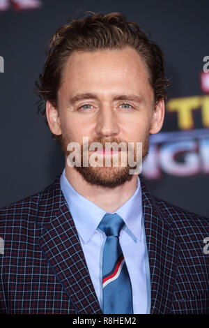 HOLLYWOOD, Los Angeles, CA, USA - 10. Oktober: Tom Hiddleston bei der Weltpremiere von Disney und Marvel 'Thor: Ragnarök' am El Capitan Theatre am 10. Oktober 2017 in Hollywood, Los Angeles, Kalifornien, USA. (Foto von Xavier Collin/Image Press Agency) Stockfoto