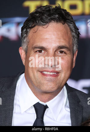 HOLLYWOOD, Los Angeles, CA, USA - 10. Oktober: Mark Ruffalo bei der Weltpremiere von Disney und Marvel 'Thor: Ragnarök' am El Capitan Theatre am 10. Oktober 2017 in Hollywood, Los Angeles, Kalifornien, USA. (Foto von Xavier Collin/Image Press Agency) Stockfoto