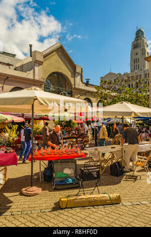 MONTEVIDEO, URUGUAY, APRIL 2018 - Außenansicht der traditionellen Lebensmittelmarkt in Ciudad Vieja Bezirk in Montevideo, Uruguay Stockfoto