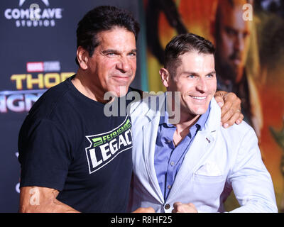 HOLLYWOOD, Los Angeles, CA, USA - 10. Oktober: Lou Ferrigno, Louis Ferrigno jr. bei der Uraufführung von Disney und Marvel 'Thor: Ragnarök' am El Capitan Theatre am 10. Oktober 2017 in Hollywood, Los Angeles, Kalifornien, USA. (Foto von Xavier Collin/Image Press Agency) Stockfoto