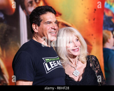 HOLLYWOOD, Los Angeles, CA, USA - 10. Oktober: Lou Ferrigno, Carla Ferrigno bei der Weltpremiere von Disney und Marvel 'Thor: Ragnarök' am El Capitan Theatre am 10. Oktober 2017 in Hollywood, Los Angeles, Kalifornien, USA. (Foto von Xavier Collin/Image Press Agency) Stockfoto