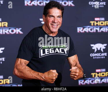 HOLLYWOOD, Los Angeles, CA, USA - 10. Oktober: Lou Ferrigno bei der Weltpremiere von Disney und Marvel 'Thor: Ragnarök' am El Capitan Theatre am 10. Oktober 2017 in Hollywood, Los Angeles, Kalifornien, USA. (Foto von Xavier Collin/Image Press Agency) Stockfoto