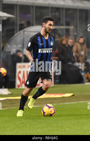 Mailand, Italien. 15. Dezember 2018. Foto Claudio Grassi/LaPresse 15 dicembre 2018 Milano (MI) Italia sport calcio Inter vs Udinese - Campionato di calcio Serie A TIM 2018/2019 - Stadio Giuseppe Meazza. Nella Foto: Matteo Politano (#16) Inter Mailand (MI) Italien Sport Fussball FC Internazionale Mailand vs Udinese Calcio - Italienische Fußball-Liga Serie A TIM 2018/2019 - Giuseppe Meazza Stadion. In der Pic: Matteo Politano (#16 Inter) Credit: LaPresse/Alamy Live News Credit: LaPresse/Alamy Live News Credit: LaPresse/Alamy leben Nachrichten Stockfoto