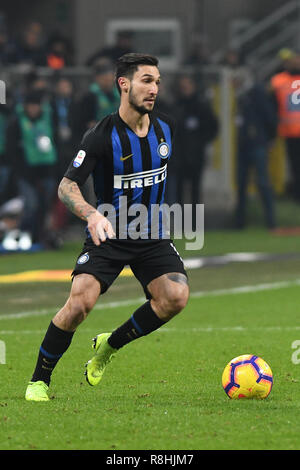 Mailand, Italien. 15. Dezember 2018. Foto Claudio Grassi/LaPresse 15 dicembre 2018 Milano (MI) Italia sport calcio Inter vs Udinese - Campionato di calcio Serie A TIM 2018/2019 - Stadio Giuseppe Meazza. Nella Foto: Matteo Politano (#16) Inter Mailand (MI) Italien Sport Fussball FC Internazionale Mailand vs Udinese Calcio - Italienische Fußball-Liga Serie A TIM 2018/2019 - Giuseppe Meazza Stadion. In der Pic: Matteo Politano (#16 Inter) Credit: LaPresse/Alamy Live News Credit: LaPresse/Alamy leben Nachrichten Stockfoto