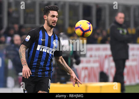 Mailand, Italien. 15. Dezember 2018. Foto Claudio Grassi/LaPresse 15 dicembre 2018 Milano (MI) Italia sport calcio Inter vs Udinese - Campionato di calcio Serie A TIM 2018/2019 - Stadio Giuseppe Meazza. Nella Foto: Matteo Politano (#16) Inter Mailand (MI) Italien Sport Fussball FC Internazionale Mailand vs Udinese Calcio - Italienische Fußball-Liga Serie A TIM 2018/2019 - Giuseppe Meazza Stadion. In der Pic: Matteo Politano (#16 Inter) Credit: LaPresse/Alamy Live News Credit: LaPresse/Alamy leben Nachrichten Stockfoto