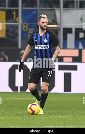 Mailand, Italien. 15. Dezember 2018. Mailand (MI) Italien Sport Fussball FC Internazionale Mailand vs Udinese Calcio - Italienische Fußball-Liga Serie A TIM 2018/2019 - Giuseppe Meazza Stadion. In der Pic: Marcelo Brozovic (#77 Inter) Credit: LaPresse/Alamy Live News Credit: LaPresse/Alamy leben Nachrichten Stockfoto