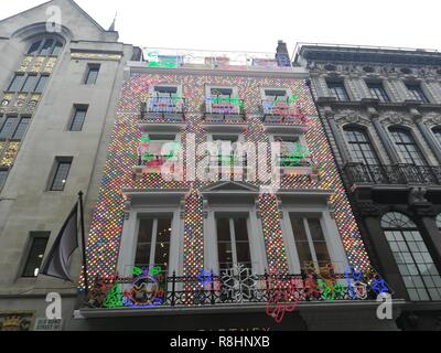 London, Großbritannien. 15. Dez 2018. London bereitet sich auf Weihnachten von dekorieren Autos, Geschäfte und Straßen, London, UK Credit: NASTJA M/Alamy leben Nachrichten Stockfoto