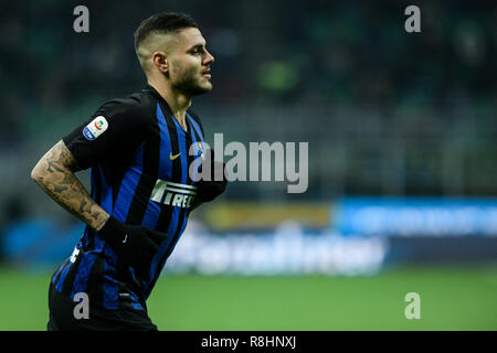 Mailand, Italien. 15. Dez 2018. Vorwärts Mauro Icardi (Inter)Während der Serie ein Fußballspiel sieht, Inter Mailand vs Udinese Calcio im San Siro Meazza Stadion in Mailand, Italien am 15. Dezember 2018 Quelle: Piero Cruciatti/Alamy leben Nachrichten Stockfoto