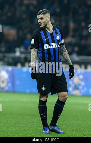 Mailand, Italien. 15. Dez 2018. Vorwärts Mauro Icardi (Inter)Während der Serie ein Fußballspiel sieht, Inter Mailand vs Udinese Calcio im San Siro Meazza Stadion in Mailand, Italien am 15. Dezember 2018 Quelle: Piero Cruciatti/Alamy leben Nachrichten Stockfoto