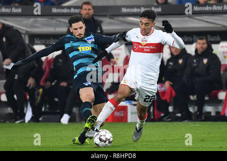 Stuttgart, Deutschland. 15 Dez, 2018. Nicolas GONZALEZ (VFB Stuttgart), Aktion, Duelle gegen Mathew LECKIE (Hertha BSC). Fussball 1. 1. Fussballbundesliga, 15. Spieltag, Spieltag 15, VFB Stuttgart-Hertha BSC (B) 2-1, auf 01/09/Stuttgart/Deutschland 2018. MERCEDES BENZ ARENA. DFL BESTIMMUNGEN VERBIETEN DIE VERWENDUNG DER FOTOGRAFIE ALS BILD-SEQUENZEN UND/ODER QUASI-VIDEO. | Verwendung der weltweiten Kredit: dpa/Alamy leben Nachrichten Stockfoto