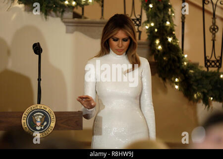 Washington, Vereinigte Staaten von Amerika. 15 Dez, 2018. First Lady Melania Trump nimmt an den Kongreß Ball im Weißen Haus in Washington am 15. Dezember 2018. Credit: Yuri Gripas/Pool über CNP | Verwendung der weltweiten Kredit: dpa/Alamy leben Nachrichten Stockfoto