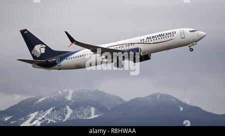 Richmond, British Columbia, Kanada. 25 Okt, 2017. Eine Aeromexico Boeing 737-800 (XA-AMS) Jet Airliner zieht aus Vancouver International Airport. Credit: bayne Stanley/ZUMA Draht/Alamy leben Nachrichten Stockfoto