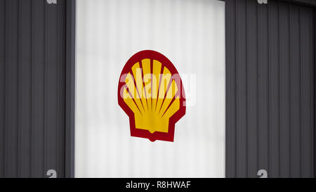 Richmond, British Columbia, Kanada. 25 Okt, 2017. Eine Shell Logo/Zeichen an einem Gebäude, internationalen Flughafen Vancouver, Kanada. Credit: bayne Stanley/ZUMA Draht/Alamy leben Nachrichten Stockfoto