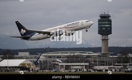 Richmond, British Columbia, Kanada. 25 Okt, 2017. Eine Aeromexico Boeing 737-800 (XA-AMS) Jet Airliner zieht aus Vancouver International Airport. Credit: bayne Stanley/ZUMA Draht/Alamy leben Nachrichten Stockfoto