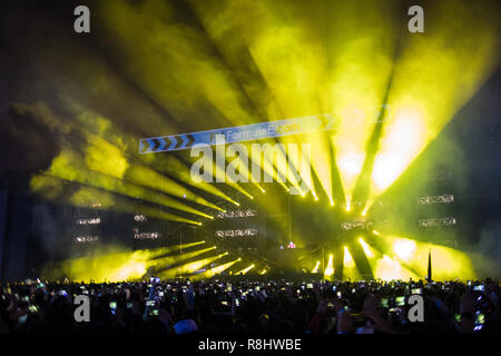 Ad Diriyah, Saudi-Arabien. 15. Dezember 2018. Der französische DJ David Guetta spielt zu einem historischen Open-Air-Masse an der Jahreszeit - öffnung Formel E Rennen in Saudi-Arabien. Credit: Stephen Lioy/Alamy leben Nachrichten Stockfoto