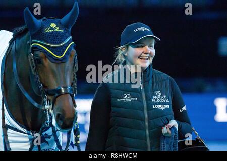 Prag, Tschechische Republik. 15. Dez 2018. Bräutigam von Edwina Tops, Ressa Pihu und Kalifornien. AUS. Prämierung. LGCT Super GP. Springen. Prag Endspiele. 15.12.2018. Credit: Sport in Bildern/Alamy leben Nachrichten Stockfoto