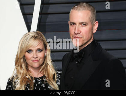 BEVERLY HILLS, Los Angeles, CA, USA - 26. Februar: Reese Witherspoon, Jim Toth kommt an der 2017 Vanity Fair Oscar Party im Wallis Annenberg Center für Darstellende Künste am 26. Februar 2017 in Beverly Hills, Los Angeles, Kalifornien, USA. (Foto von Xavier Collin/Image Press Agency) Stockfoto