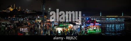 Eminönü Square bei Nacht. Großen Panorama. Istanbul Stockfoto
