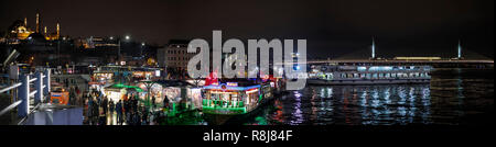 Eminönü Square bei Nacht. Großen Panorama. Istanbul Stockfoto