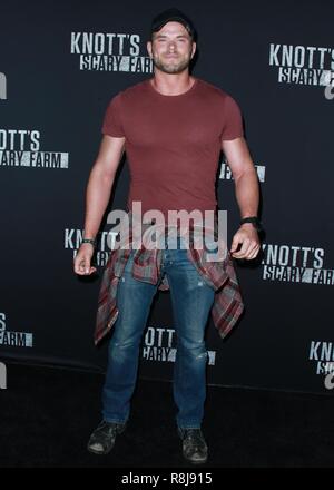 BUENA PARK, Orange County, CA, USA - 29. SEPTEMBER: Kellan Lutz bei Knott's Scary Farm und Instagram der Berühmtheit Nacht 2017 in Knott's Berry Farm am 29. September stattfand, 2017 in Fullerton, Orange County, Kalifornien, USA. (Foto von David Acosta/Image Press Agency) Stockfoto