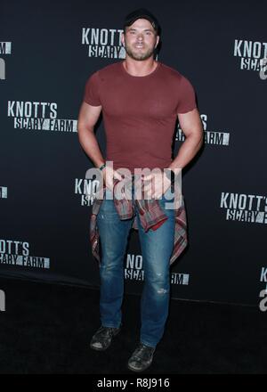 BUENA PARK, Orange County, CA, USA - 29. SEPTEMBER: Kellan Lutz bei Knott's Scary Farm und Instagram der Berühmtheit Nacht 2017 in Knott's Berry Farm am 29. September stattfand, 2017 in Fullerton, Orange County, Kalifornien, USA. (Foto von David Acosta/Image Press Agency) Stockfoto