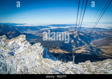 Mit der Seilbahn auf den Säntis der Schweizer Alpen Stockfoto