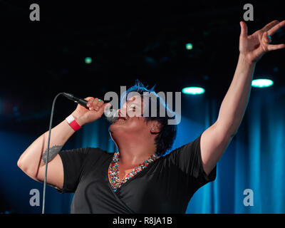 Hannah Williams und die Bestätigungen im La [2] de Apolo, Barcelona, Spanien. Foto: Mariano Anton. Dezember 2018 Stockfoto