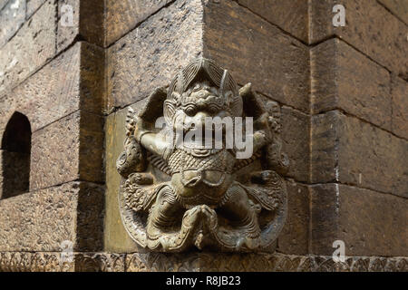 Hindu Gott geschnitzt auf der Außenseite der Heiligen hinduistischen Pashupatinath Tempel in Kathmandu, Nepal Stockfoto