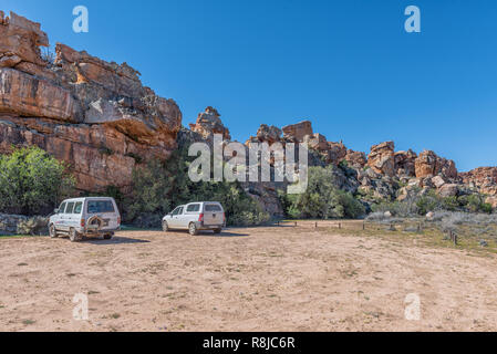 TRUITJIESKRAAL, SÜDAFRIKA, 24. AUGUST 2018: Parkplatz 1 am Truitjieskraal in der cederberg Berge der Provinz Western Cape. Fahrzeuge sind Stockfoto