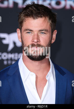 HOLLYWOOD, Los Angeles, CA, USA - 10. Oktober: Schauspieler Chris Hemsworth tragen Hugo Boss kommt an der Los Angeles Premiere von Disney und Marvel 'Thor: Ragnarök' am El Capitan Theatre am 10. Oktober 2017 in Hollywood, Los Angeles, Kalifornien, USA. (Foto von Xavier Collin/Image Press Agency) Stockfoto